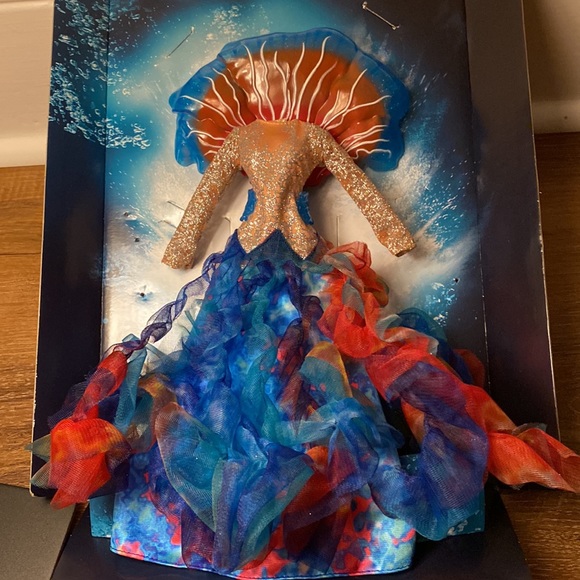 Aquaman Mera’s Royal Gown - Picture 4 of 8